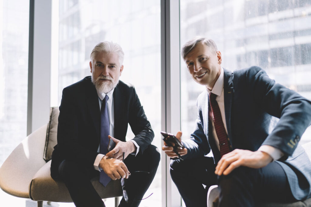 reunión de dos personas de negocio alter invest
