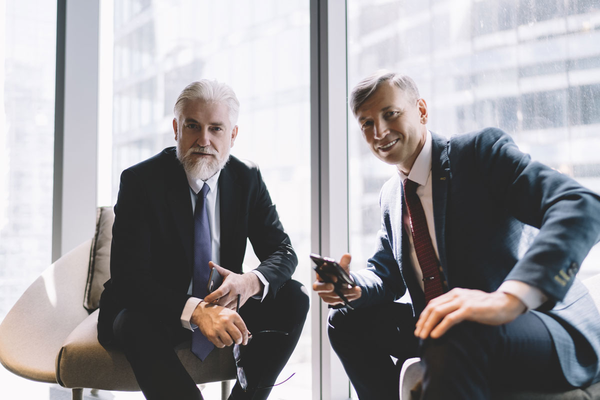 reunión de dos personas de negocio alter invest